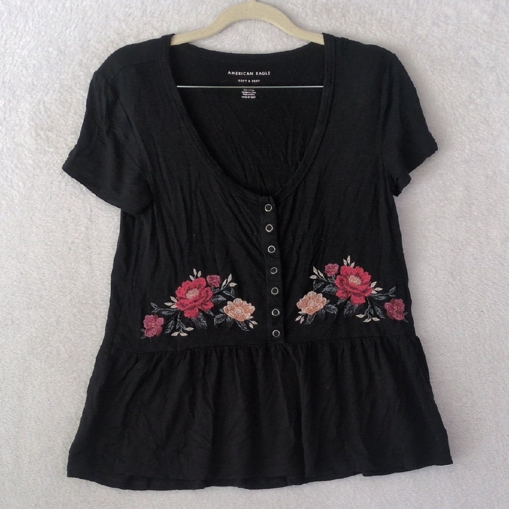 American Eagle Womens Embroidered‎ Floral Peplum Henley Shirt Size XS